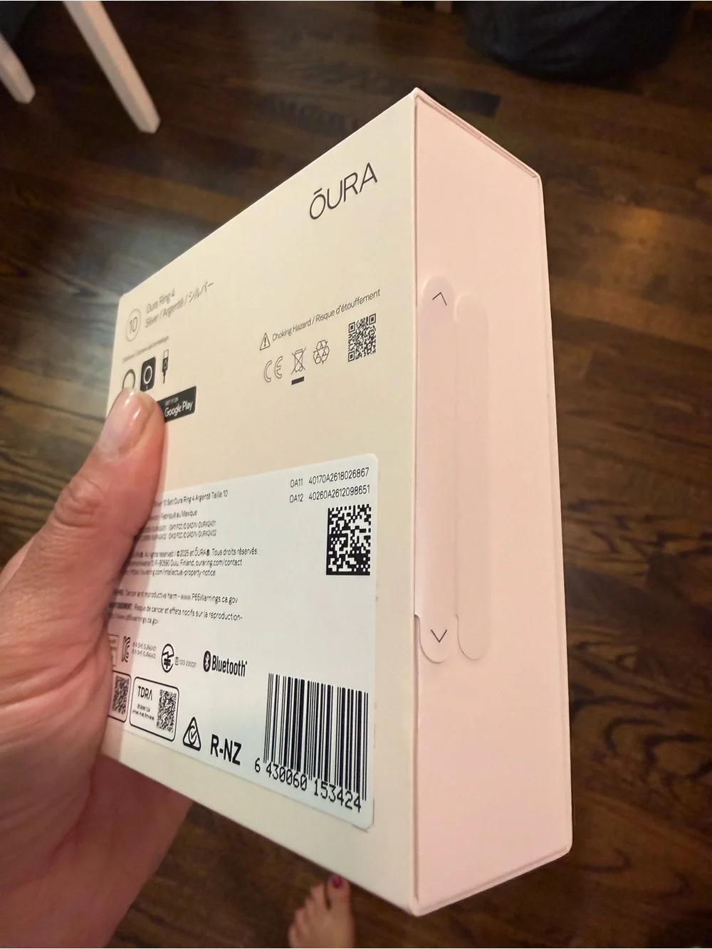 NEW IN BOX Oura Ring 4 Smart Ring — Silver